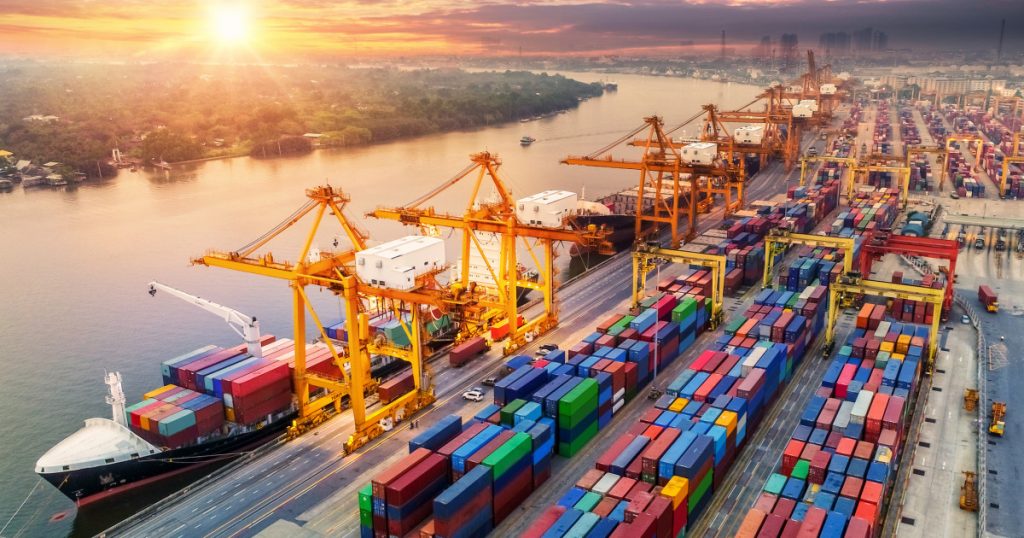 Deficitul comercial al României: O analiză profundă a tendințelor și implicațiilor pe termen lung