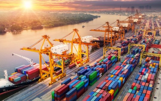 Deficitul comercial al României: O analiză profundă a tendințelor și implicațiilor pe termen lung