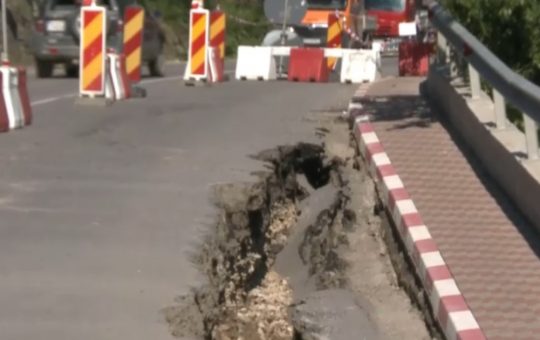 Surparea drumului DN10: O problemă urgentă pentru infrastructura rutieră din România