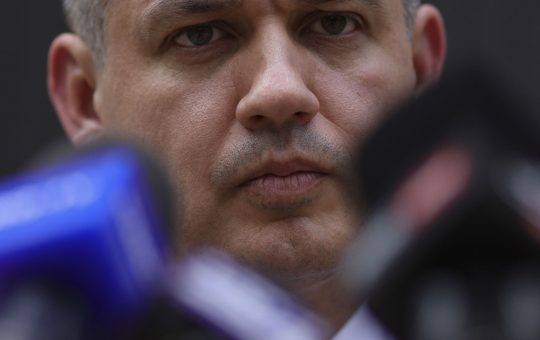 Eugen Tomac în căutarea sprijinului parlamentar: O analiză a provocărilor și oportunităților pentru Guvernul României
