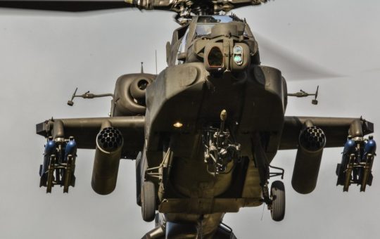 Prăbușirea unui elicopter Apache în Strâmtoarea Ormuz: Context, implicații și perspective