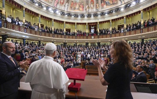 Discursul Papei Leon al XIV-lea în Parlamentul Spaniei: O Apelare la Dreptate și Etica Globală