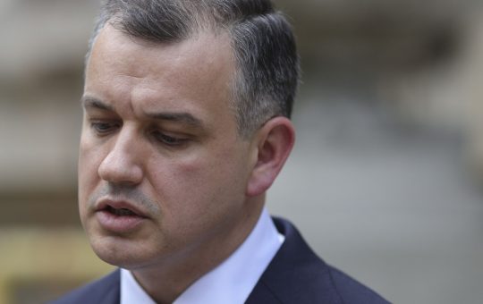 Provocările politice ale României: Analiza declarațiilor lui Eugen Tomac și viitorul guvernării