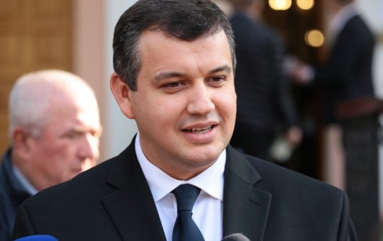 Eugen Tomac și viitorul Guvern: O analiză a negocierilor cu PNL și provocările politice viitoare