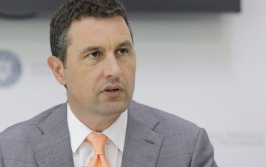 Instabilitatea Guvernelor în România: O Analiză a Afirmatiilor lui Tanczos Barna