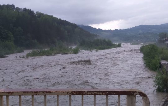 Ploile Torențiale din Vrancea și Neamț: Impactul Devastator al Fenomenelor Meteorologice Extreme