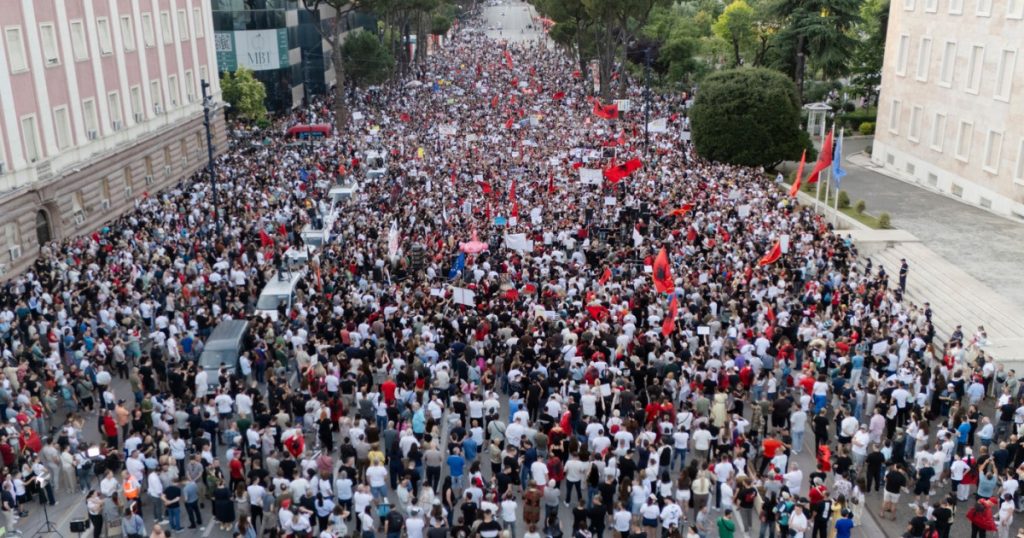 Protestele din Albania: O mișcare împotriva proiectului imobiliar al familiei Trump în numele ecologiei și suveranității naționale