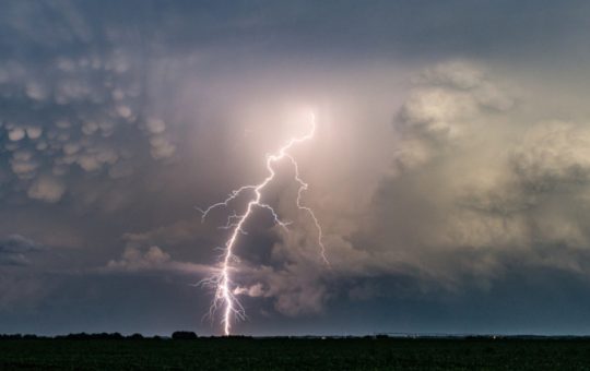 Furtuni Violente și Ploi Torențiale: Impactul Fenomenelor Meteorologice Asupra României