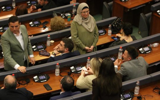 Alegeri legislative anticipate în Kosovo: O analiză detaliată a contextului politic și a implicațiilor viitoare