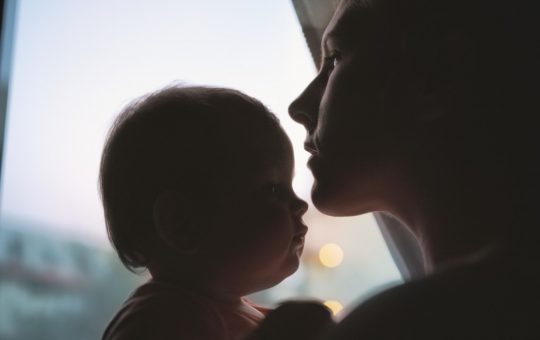 Discriminarea mamelor pe piața muncii din România: O analiză a provocărilor și alegerilor dificile