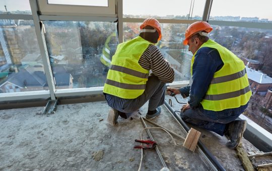 Reguli și Reglementări: Închiderea Balconului fără Autorizație – Tot Ce Trebuie Să Știi