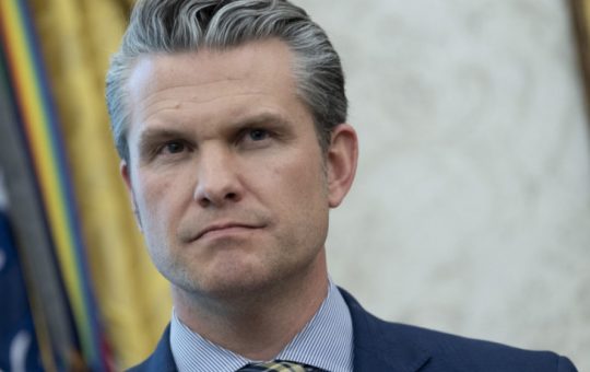 Apelul lui Pete Hegseth: O Comoditate Periculoasă în Occident și Nevoia de Solidaritate pentru Apărarea Libertății