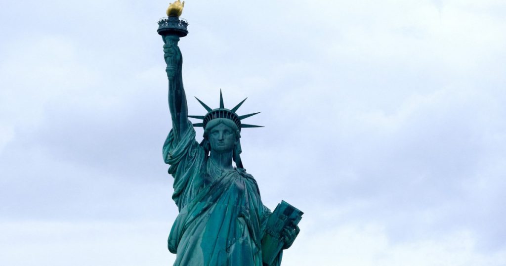 Controversele Legale și Politice din Jurisprudența Americană: Cazul Statuii Libertății și Administrația Trump