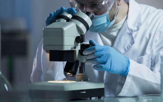 Vaccinuri Revoluționare: Inteligența Artificială în Lupta Împotriva Pandemiilor