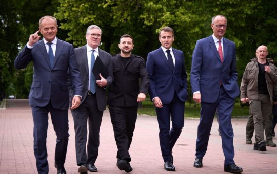 Rusia și capcana cognitivă: O analiză detaliată a eforturilor Troicii Europene pentru a pune capăt războiului din Ucraina