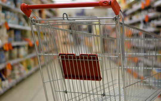 Scăderea Cifrei de Afaceri din Comerț: Analiza Impactului și Tendințelor din Primele Patru Luni ale Anului 2026