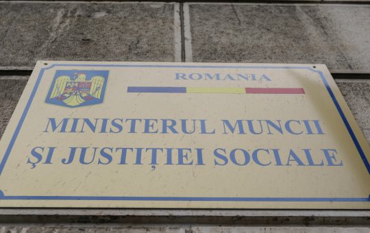 Consultările de la Ministerul Muncii: O analiză detaliată asupra noii legi a salarizării și impactul majorărilor pentru demnitari