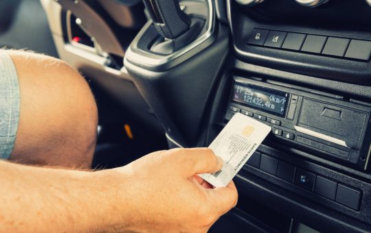 Noua reglementare europeană privind tahograful: Impactul asupra șoferilor și companiilor de transport începând cu 1 iulie 2026