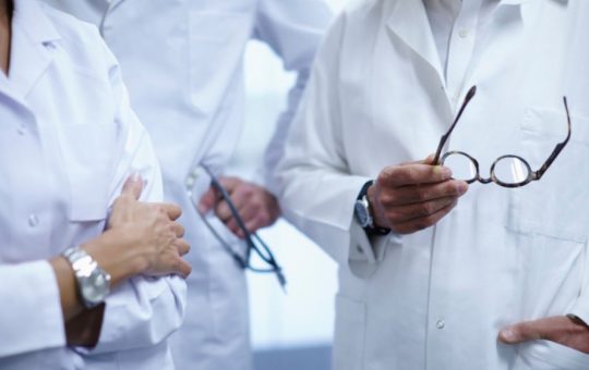 Îngrijorările Colegiului Medicilor privind Legea Salarizării: O Analiză a Impactului asupra Profesiei Medicale