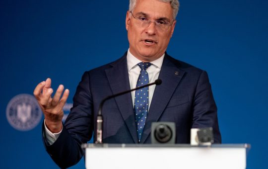 Reforma salarială în sectorul public: Ce înseamnă noua lege anunțată de Dragoș Pîslaru pentru angajați și pentru societate?