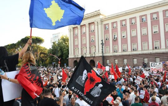 Protestele din Albania: O luptă pentru identitate națională și transparență în fața marilor investiții externe