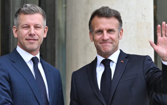 O Nouă Eră în Relațiile Franța-Ungaria: Analiza Colaborării Strategice între Emmanuel Macron și Peter Magyar