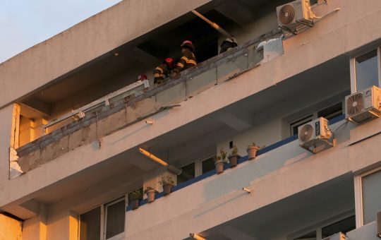 Sprijinul Guvernului României pentru victimele prăbușirii dronei din Galați: O analiză detaliată a implicațiilor și contextului