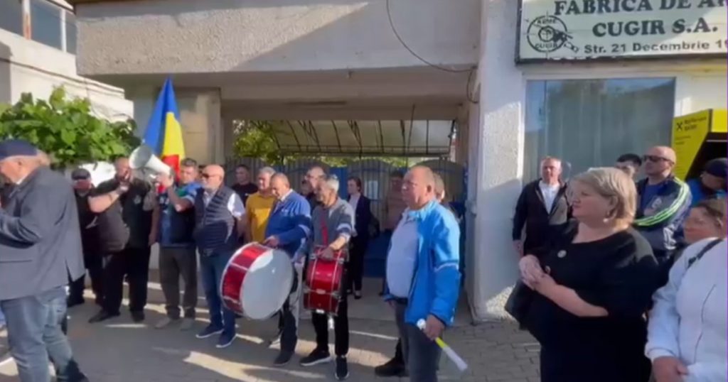 Protestele angajaților Fabricii de Arme din Cugir: O privire amplă asupra crizei salariilor și condițiilor de muncă