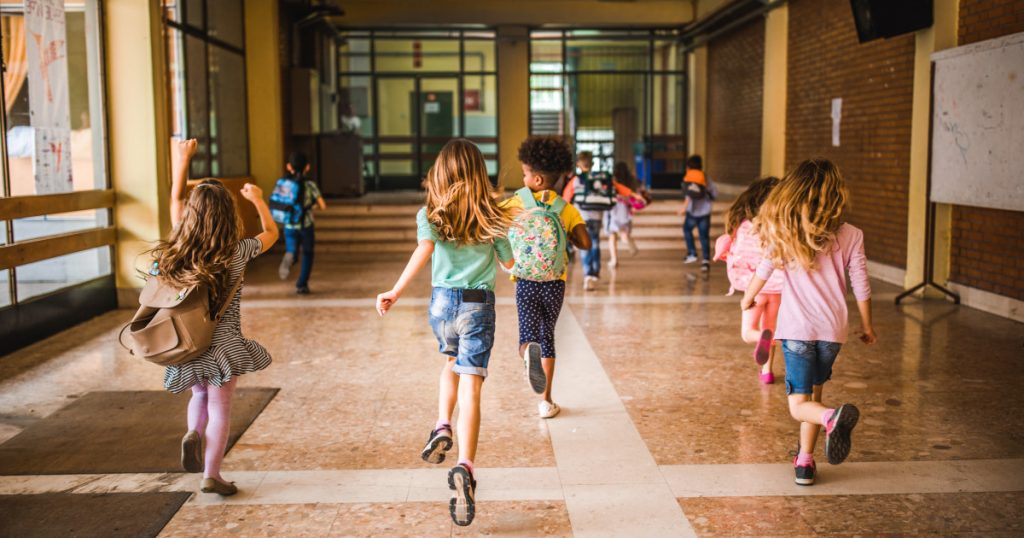 Importanța Zilei Învățătorului: 5 iunie 2026, zi liberă pentru educație