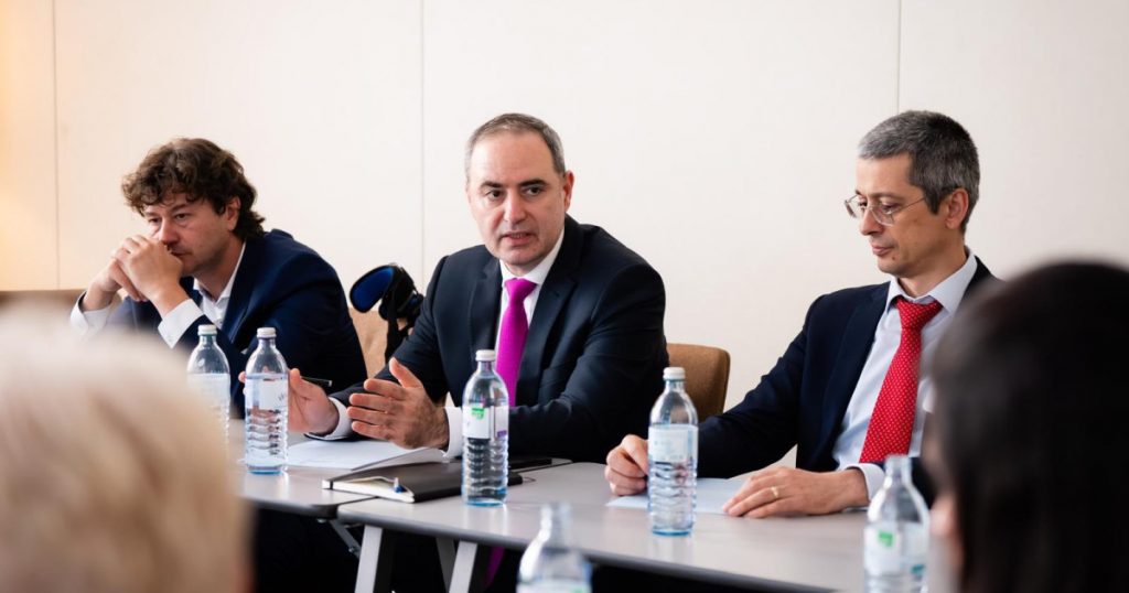 Perspectiva Fiscală a României: Calea Către Îmbunătățirea Ratingului de Țară în 2027