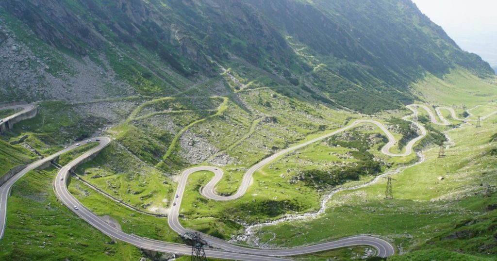 Redeschiderea Transfăgărășanului: Oportunități și Provocări pentru Turismul Montan Românesc