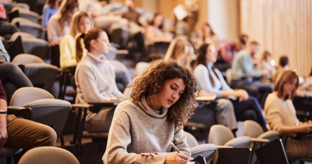 Universitățile și Politica: O Luptă pentru Independență și Autonomie Academică