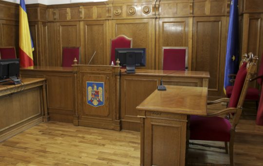 Protestul personalului auxiliar din instanțe: O analiză a nemulțumirilor față de noua lege a salarizării