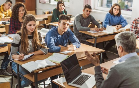 Înscrierile la Bacalaureat 2026: Tot ce trebuie să știi despre acte, termene și importanța examenului
