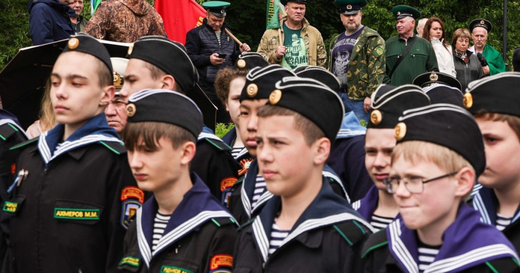 Îndoctrinarea copiilor din Rusia: Impactul politic și militar asupra generației tinere