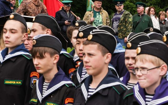 Îndoctrinarea copiilor din Rusia: Impactul politic și militar asupra generației tinere