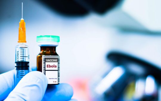 Dezvoltarea Urgentă a Vaccinurilor Împotriva Ebola: O Răspuns la O Nouă Criză Sanitară