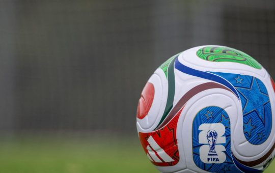 Cupa Mondială 2026: Oportunități și controverse în era digitală pentru fani
