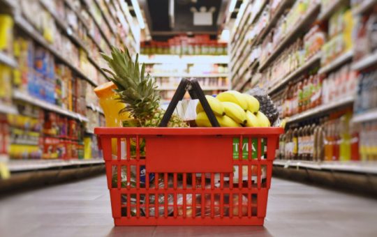 Critica Plafonării Adaosului Comercial: Un Pas Înspăimântător în Economia Românească