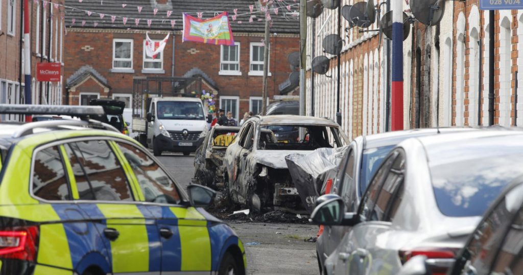 Violențele din Belfast: Impactul asupra comunității românești și analiza contextului socio-politic