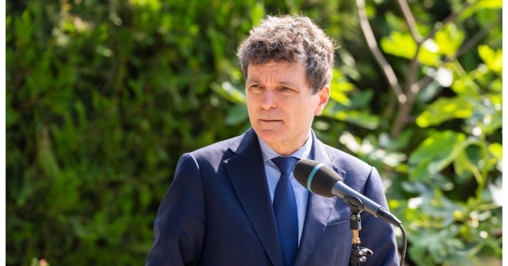Lipsa de Dialog Politic în România: Critica lui Nicușor Dan și Apelul la Responsabilitate