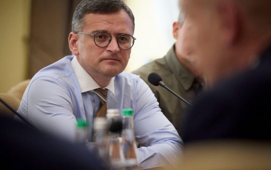 Critica fostului ministru ucrainean Kuleba la adresa demersurilor lui Trump privind războiul din Ucraina: O evaluare detaliată