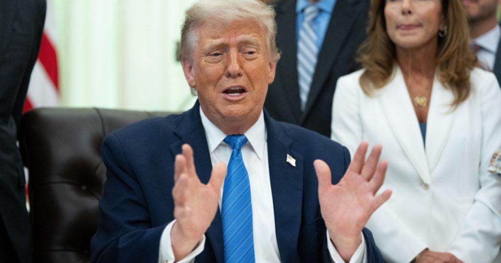 Operațiunile secrete ale SUA prin Strâmtoarea Ormuz: O analiză detaliată a declarațiilor lui Donald Trump