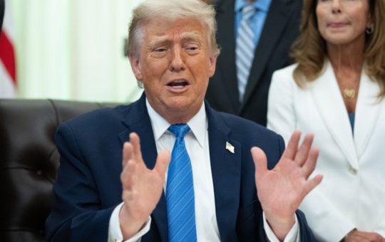 Operațiunile secrete ale SUA prin Strâmtoarea Ormuz: O analiză detaliată a declarațiilor lui Donald Trump