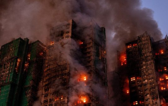 Incendiul din Hong Kong: O tragedie cu 168 de vieți pierdute și consecințe legale severe