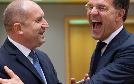 Controversele din Bulgaria: Anunțul Premierului Radev și Impactul Asistenței Militare pentru Ucraina