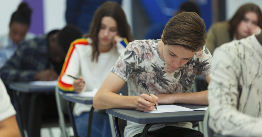 Bacalaureat 2026: Evaluarea Competentelor Lingvistice și Digitale – O Nouă Provocare pentru Absolvenții de Liceu