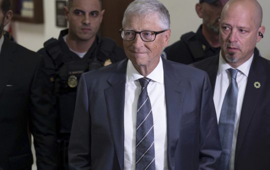 Bill Gates și Jeffrey Epstein: O relație controversată care ridică întrebări despre etica și influența în afaceri