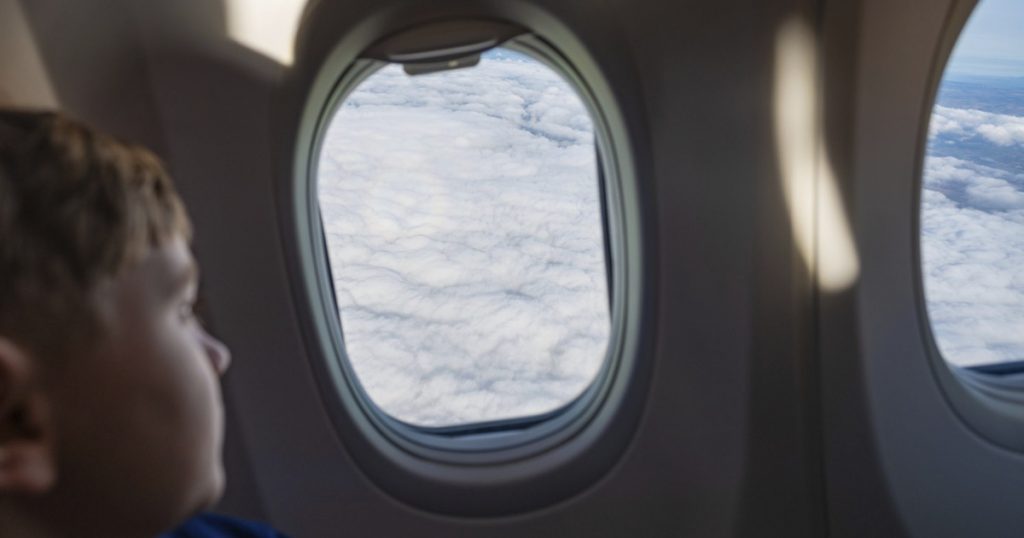 Controversa taxelor pentru rezervarea locurilor lângă copii: O analiză a practicilor companiei Ryanair și implicațiile pentru consumatori