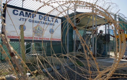 Controversă în jurul declarațiilor lui Pete Hegseth: Executarea deținuților de la Guantanamo, o soluție sau o încălcare a drepturilor omului?